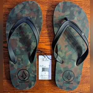 NWT Volcom Rocker 2 Sandals (Camo)